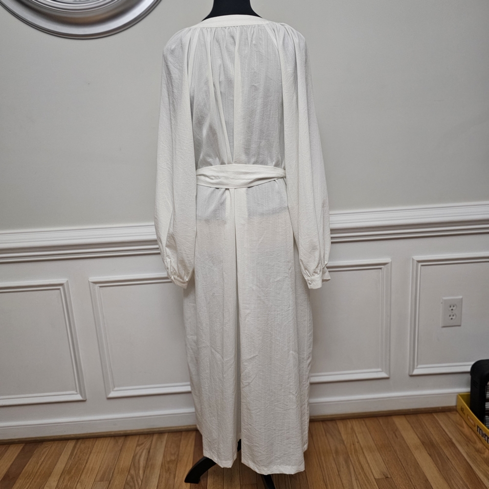 Eloquii Ivory Maxi Dress with Navy Giraffe Floral Motif - Picture 4 of 14